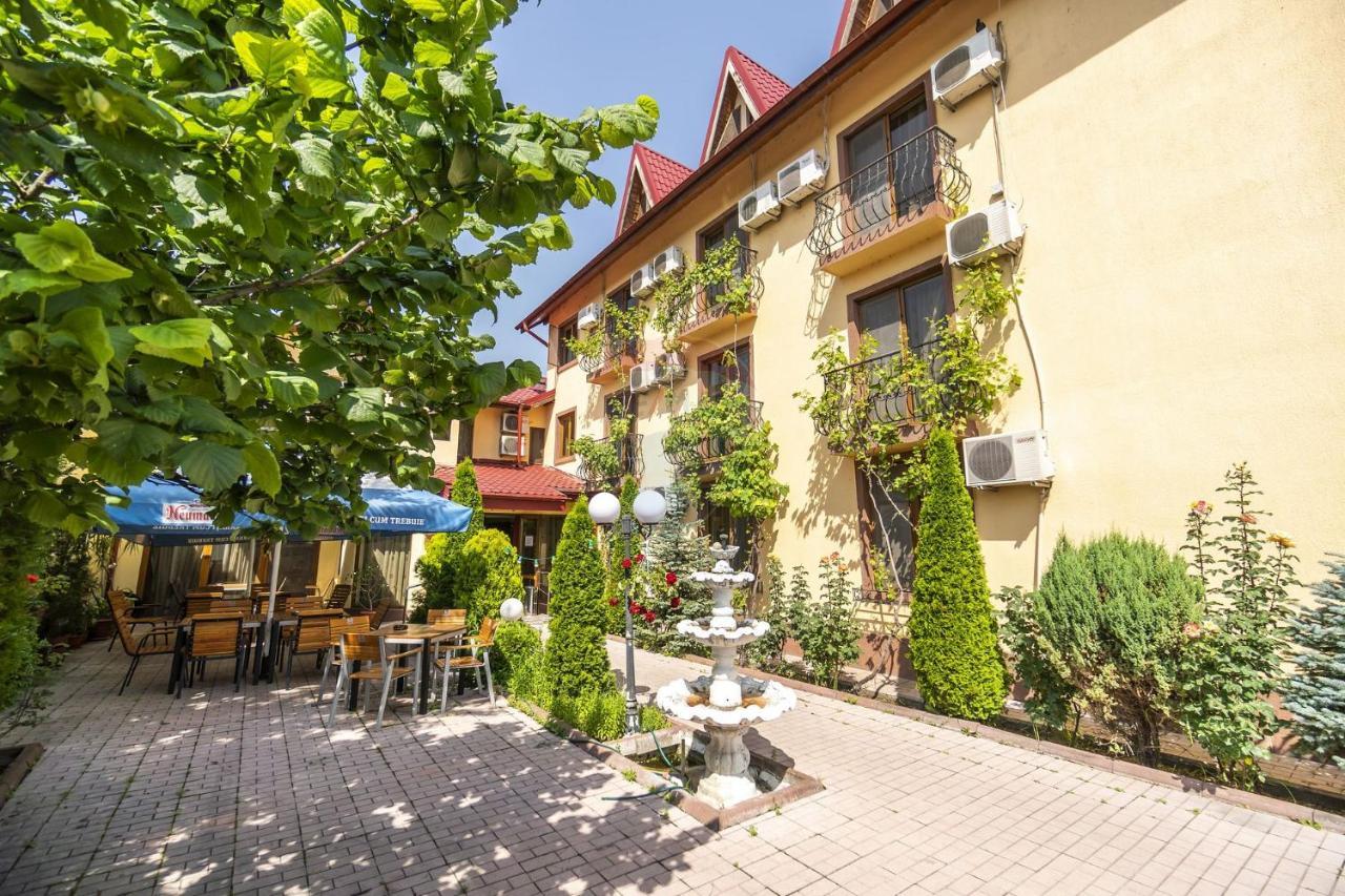 Hotel Sym Ploiesti Exterior photo